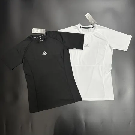 アディダス Tシャツ