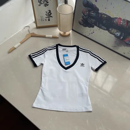 アディダス Tシャツ