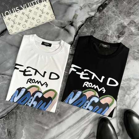 フェンディ Tシャツ