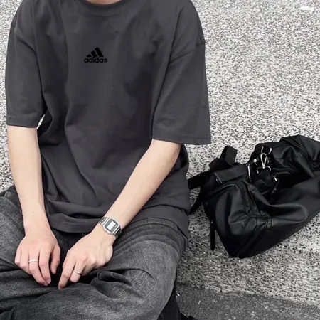 アディダス Tシャツ