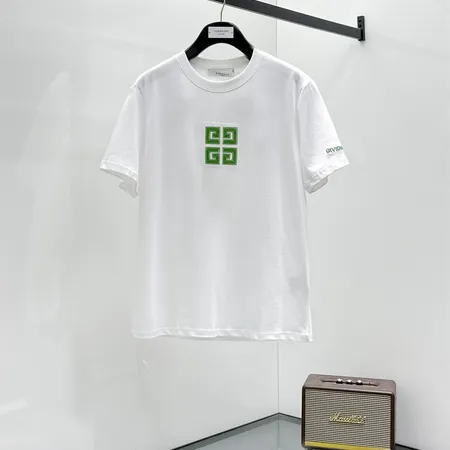 ジバンシィ Tシャツ