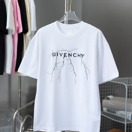 ジバンシィ Tシャツ