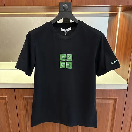 ジバンシィ Tシャツ