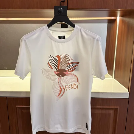 フェンディ Tシャツ