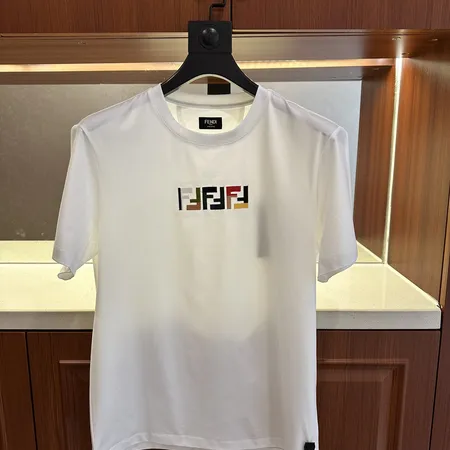 フェンディ Tシャツ