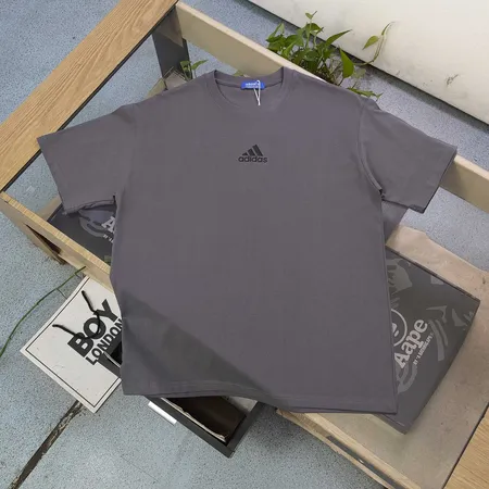 アディダス Tシャツ