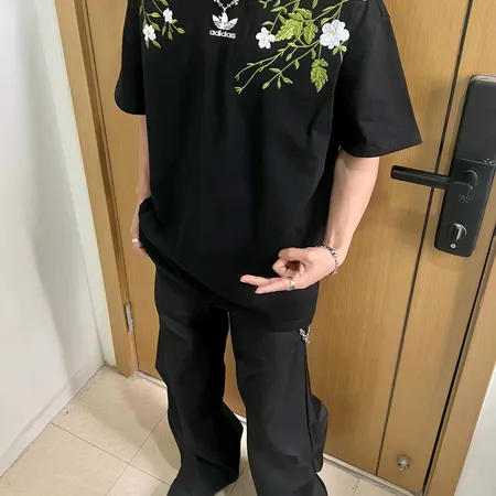 アディダス Tシャツ