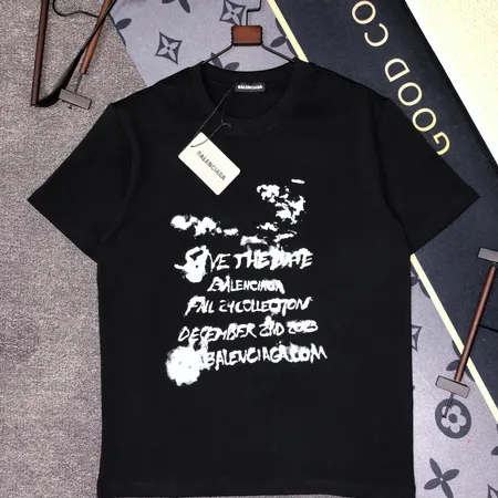 バレンシアガ Tシャツ