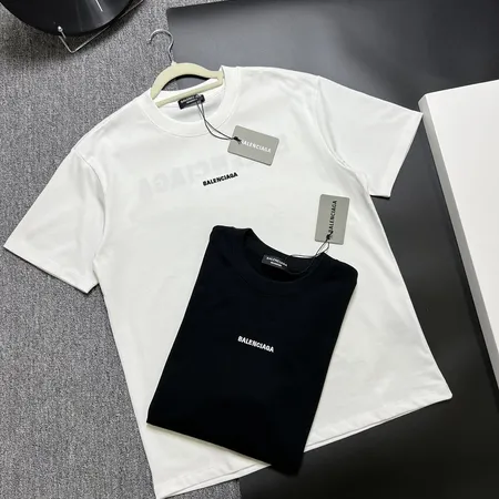 バレンシアガ Tシャツ