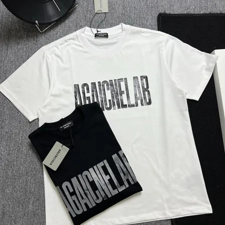 バレンシアガ Tシャツ