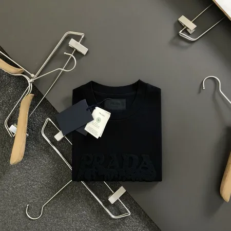 プラダ Tシャツ