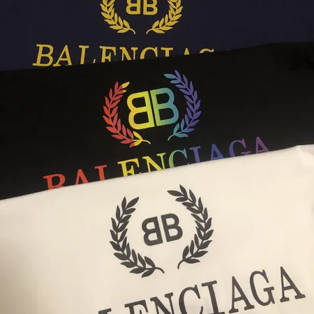 バレンシアガ Tシャツ