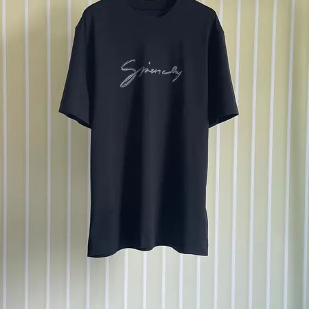 ジバンシィ Tシャツ