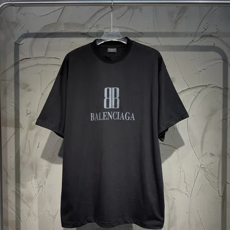 バレンシアガ Tシャツ