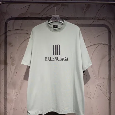 バレンシアガ Tシャツ