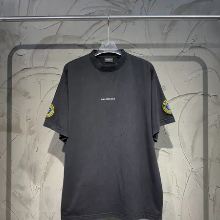 バレンシアガ Tシャツ
