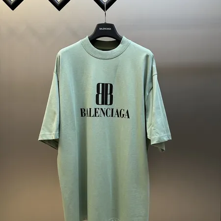 バレンシアガ Tシャツ