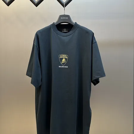 バレンシアガ Tシャツ