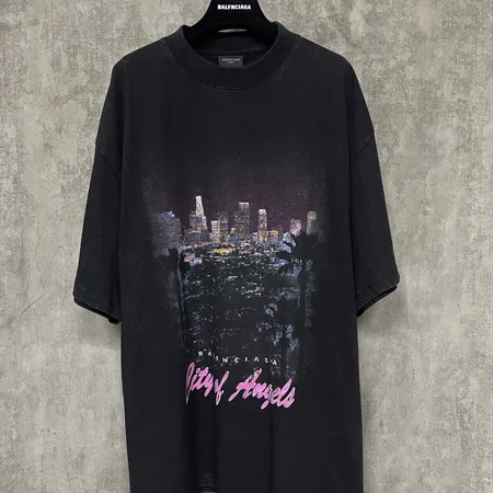 バレンシアガ Tシャツ