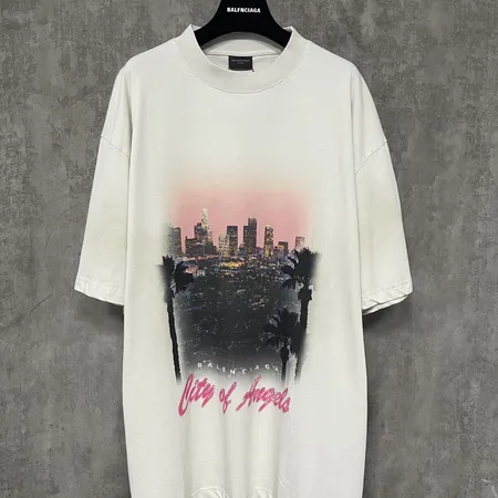 バレンシアガ Tシャツ