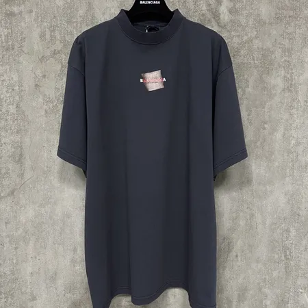 バレンシアガ Tシャツ