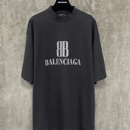 バレンシアガ Tシャツ