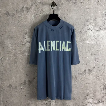 バレンシアガ Tシャツ
