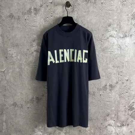 バレンシアガ Tシャツ