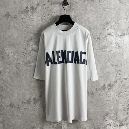 バレンシアガ Tシャツ