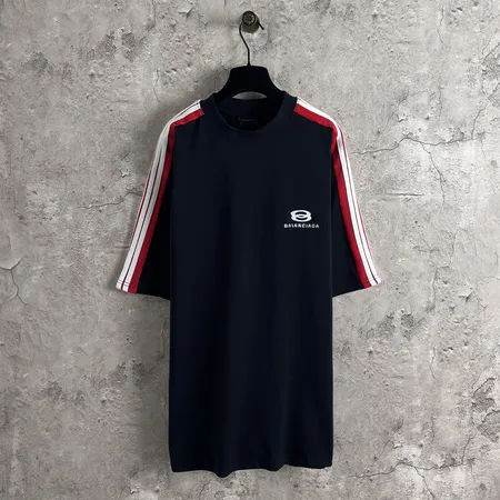 バレンシアガ Tシャツ