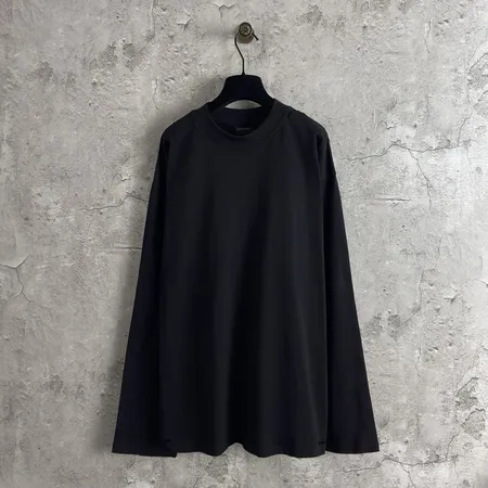 バレンシアガ Tシャツ