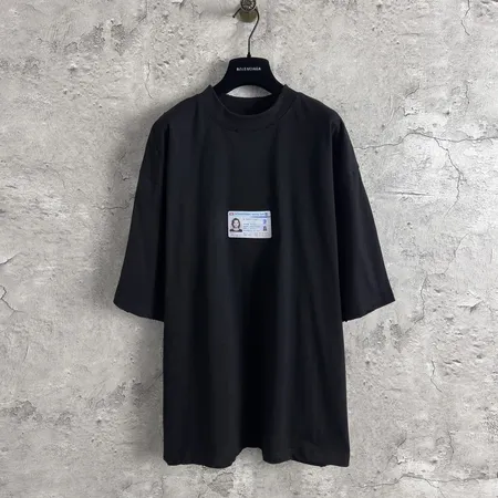 バレンシアガ Tシャツ