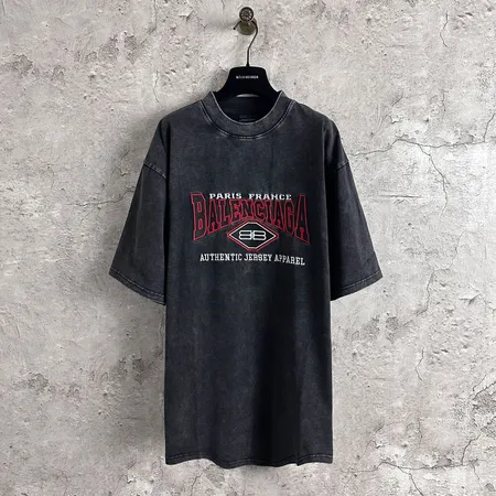 バレンシアガ Tシャツ