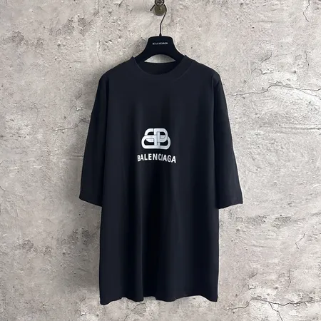 バレンシアガ Tシャツ