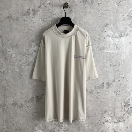 バレンシアガ Tシャツ