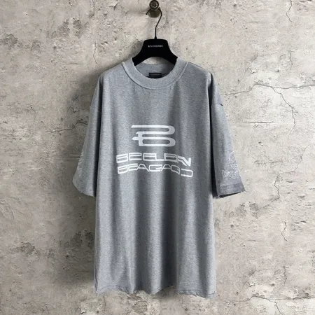 バレンシアガ Tシャツ