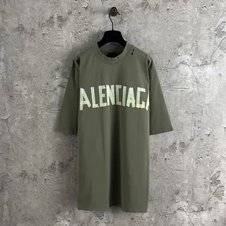 バレンシアガ Tシャツ