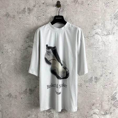 バレンシアガ Tシャツ