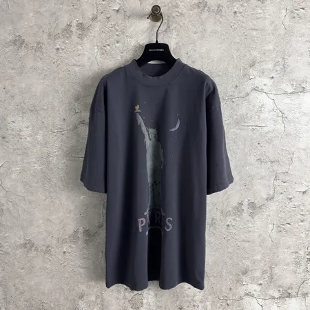 バレンシアガ Tシャツ