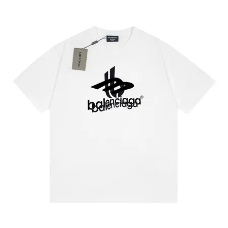 バレンシアガ Tシャツ