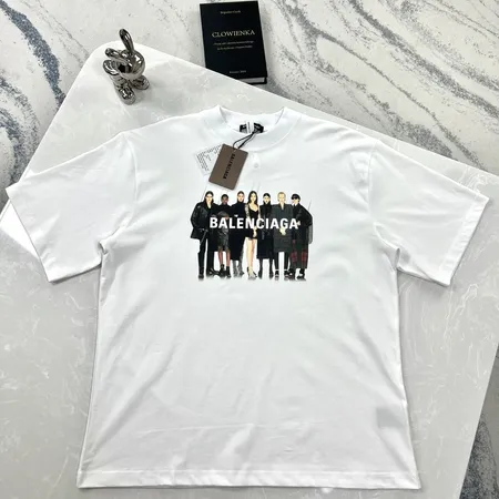 バレンシアガ Tシャツ