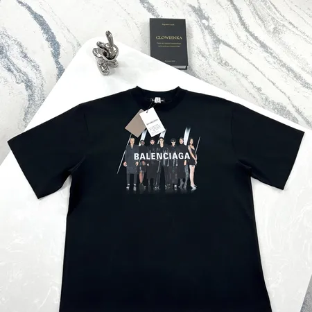 バレンシアガ Tシャツ