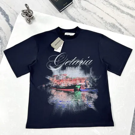 バレンシアガ Tシャツ