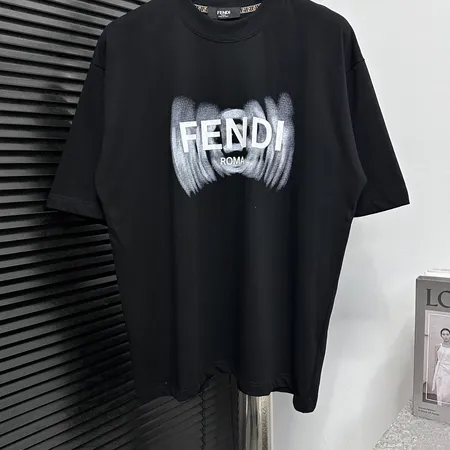 フェンディ Tシャツ