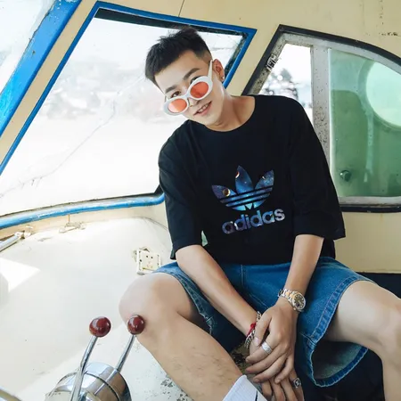 アディダス Tシャツ