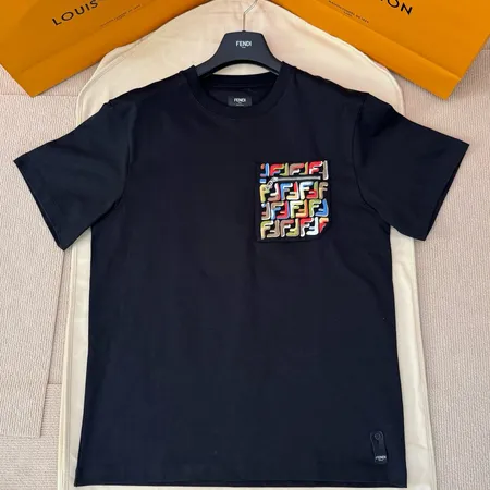フェンディ Tシャツ