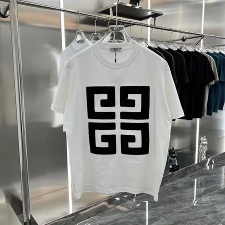 ジバンシィ Tシャツ