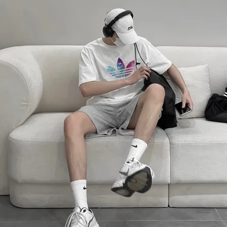 アディダス Tシャツ