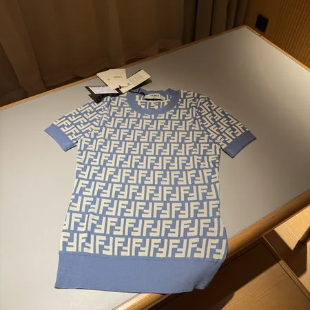 フェンディ Tシャツ