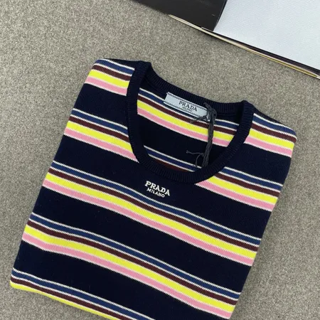 プラダ Tシャツ